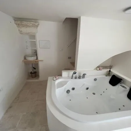 Zinzu Ostuni